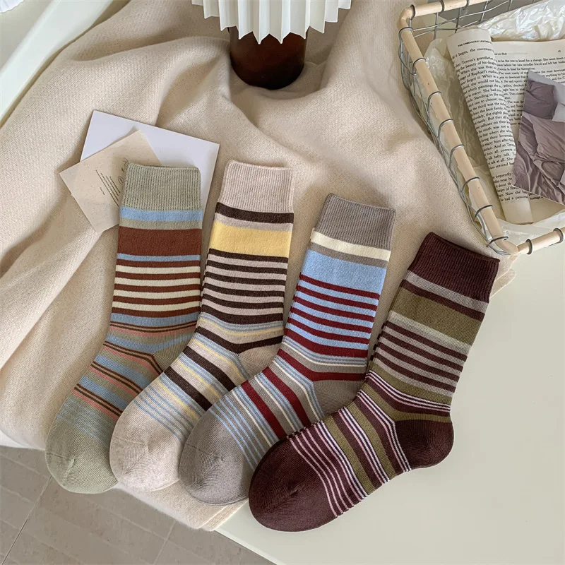 

8 pairs Fashion color blocked striped mid tube socks women retro breathable autumn winter minimalist comfortable pile socks