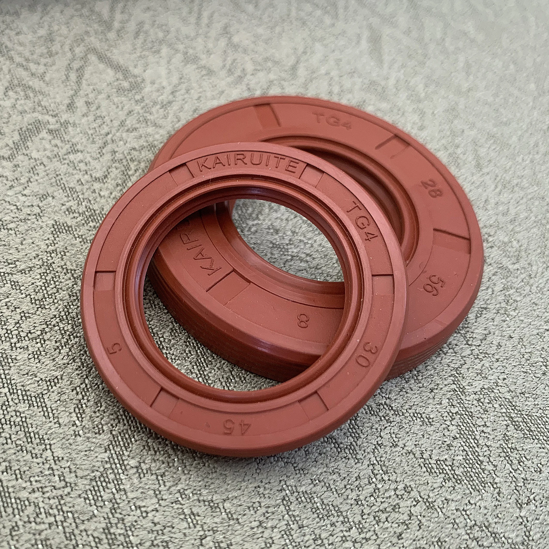 Seal oli rangkaian Fluororubber FKM tipe TG4 ID 18mm~19mm OD 25mm~40mm untuk poros berputar, tipe bibir, tahan oli/panas