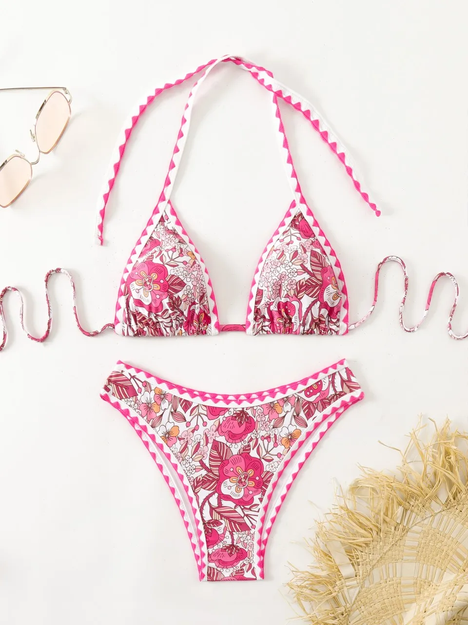 บิกินี่แบบผูกเชือกทรงสามเหลี่ยม ปี 2025 ชุดว่ายน้ำผู้หญิง ชุดว่ายน้ำเซ็กซี่ ลายดอกไม้ ชุดอาบน้ำ ชุดว่ายน้ำชายหาด