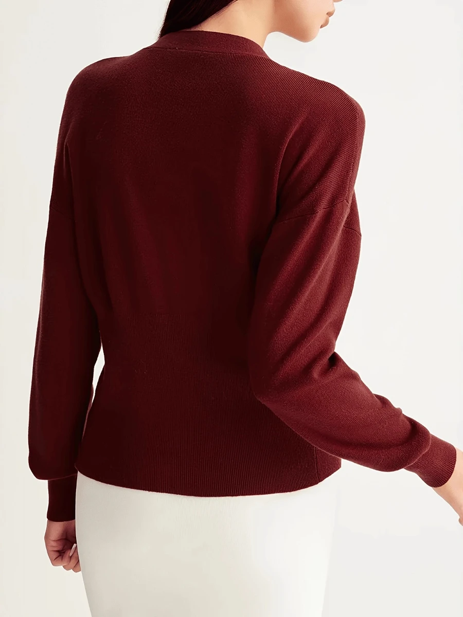 เสื้อถักไหมพรมสีแดงไวน์ TWOTWINSTYLE สำหรับผู้หญิง คอวี แขนยาว ตกแต่งด้วยกระดุมโลหะขนาดใหญ่ ทรงเข้ารูป รุ่นใหม่