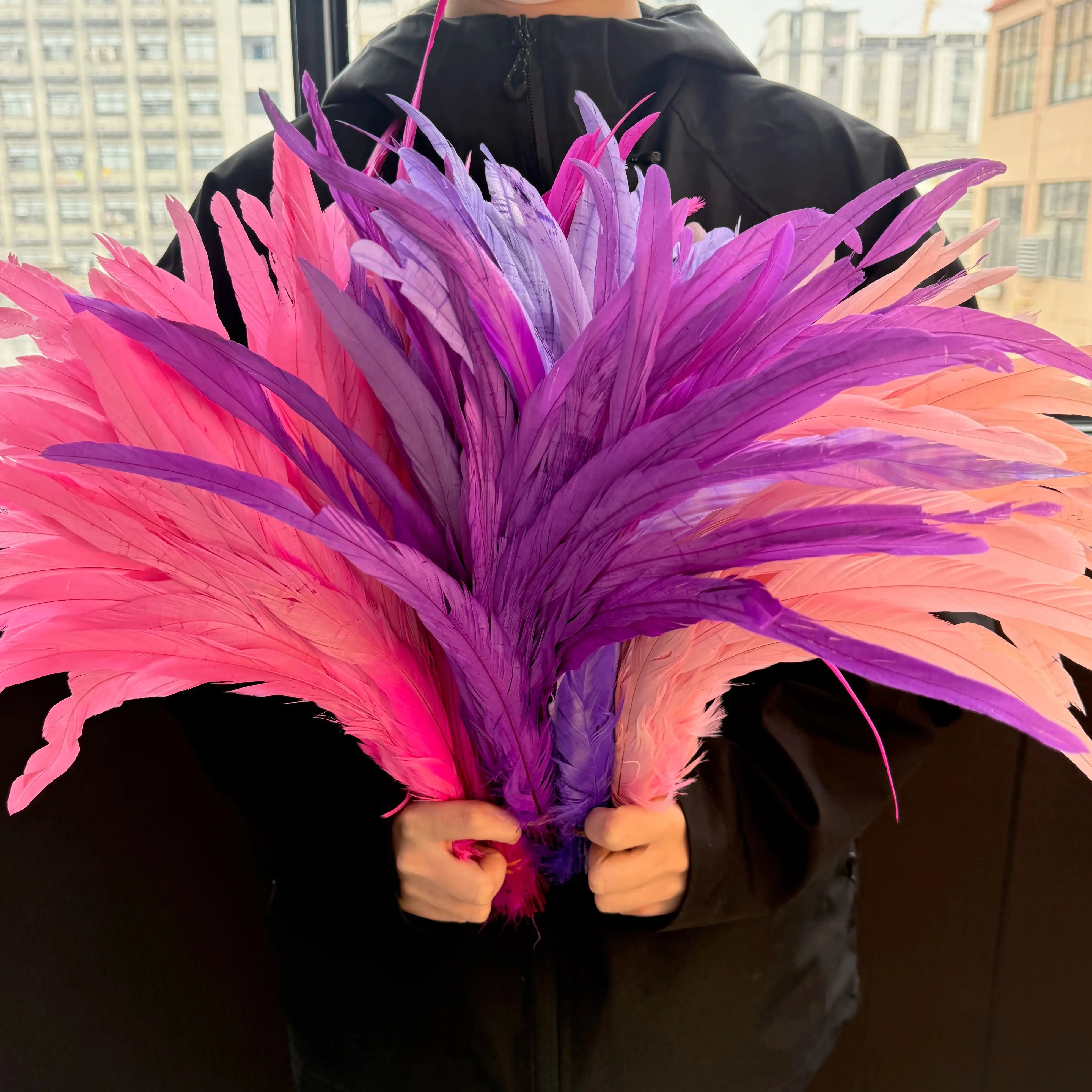 

Wholesale 500pcs Natural Rooster Tail Feathers 25-30cm Plumes DIY Cock Clothing Accessories Party Carnival Headwear Decoration