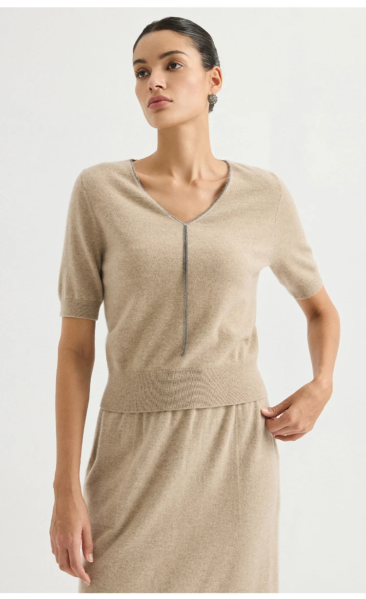 BD3621750 Damen-Pullover aus 100% Kaschmir mit V-Ausschnitt, kurzen Ärmeln, hängendem Kettendetail, weich, dezenter Luxus, elegant, für den frühen Herbst. – Detail 5