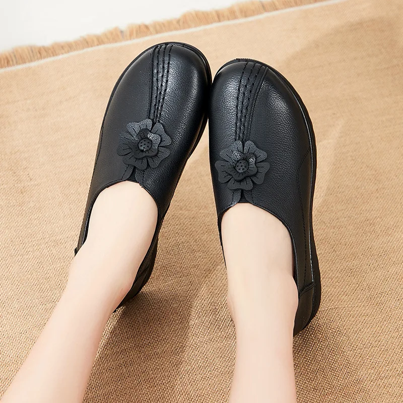 

Spring Autumn Women's Loafers Genuine Leather Slip On Flats Shoes Ladies Breathable Casual Walking Shoes Mother Shoes Plus Size