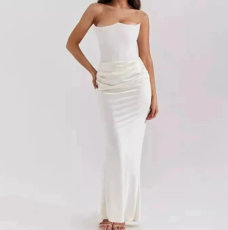 새로운 우아하고 세련된 디자인 감각의 롱 드레스 여성용 스트랩리스 이브닝 드레스 섹시한 새틴 플리츠 하이웨이스트 슬림 파티 드레스