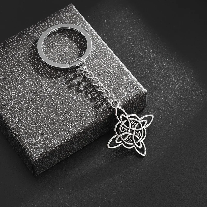 Vintage Witch Knot Keychain Pendant for Men Women Fashion Lucky Irish Amulet Celtic Knot Jewelry Gift