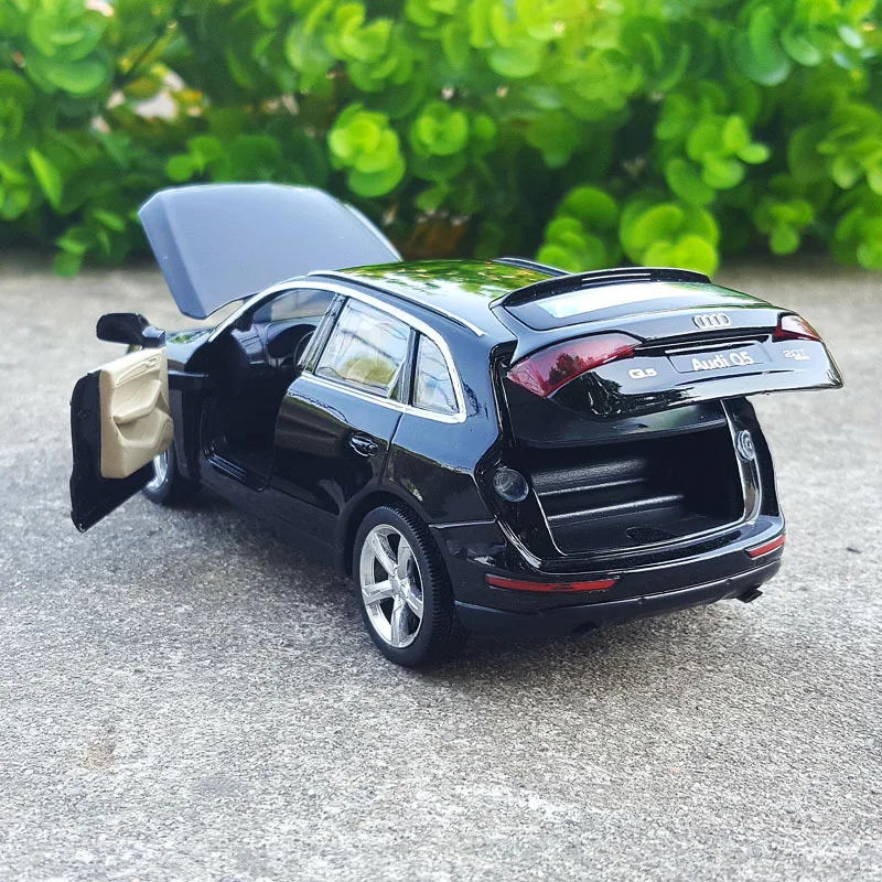 Audi Q5 SUV Diecasts en alliage et véhicules jouets, modèle de voiture en métal, son et lumière, nervure arrière, collection de jouets pour enfants, cadeau, 1:32