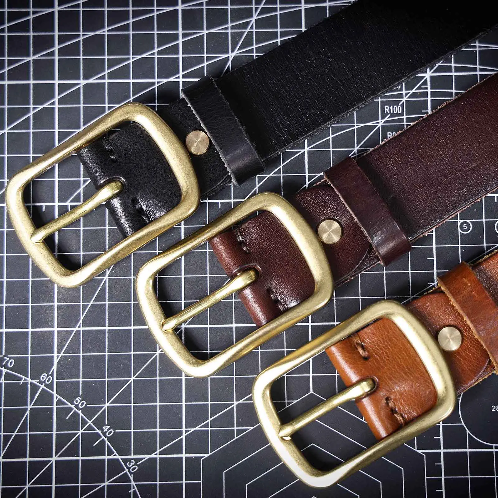 Vintage Echtleder-Herrengürtel mit Kupferschnalle, Handgefertigter Casual-Gürtel mit Geschenkbox, Verstärkter Oberleder-Gürtel aus Italien – Detail 10