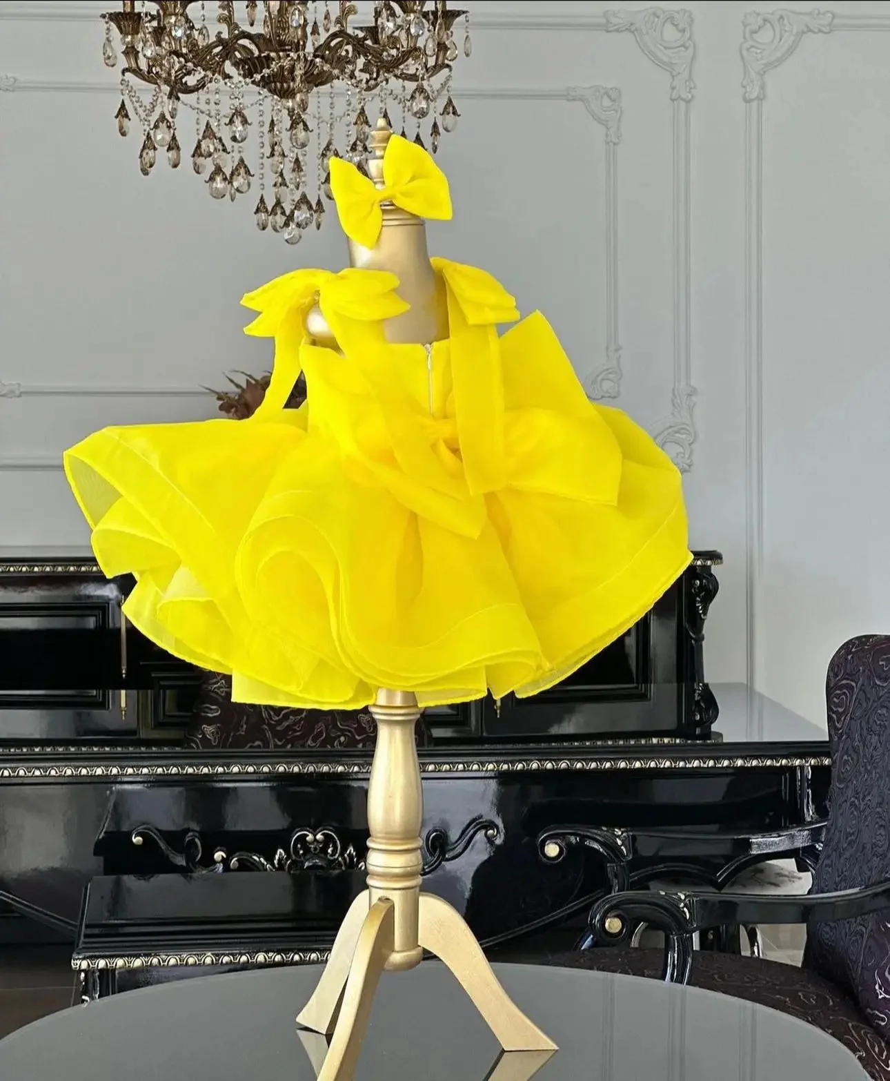 ที่กําหนดเองสีเหลืองชุดสาวดอกไม้สําหรับงานแต่งงานแขนกุดกับโบว์ Puffy สาวน้อยวันเกิด Party ถ่ายภาพชุดจัดเลี้ยง