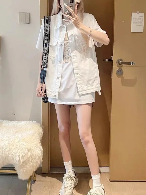 เสื้อแจ็คเก็ตยีนส์ผู้หญิงทรงหลวม รุ่นใหม่ ปี 2025 เสื้อกั๊กเสริมไหล่ ไซส์เล็ก สำหรับฤดูใบไม้ผลิ ฤดูใบไม้ร่วง และฤดูร้อน สไตล์ลำลอง
