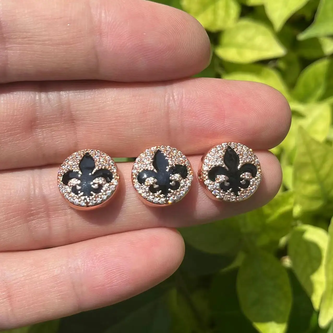 10 sztuk/partia mosiężna przekładka z cyrkonu o średnicy 13mm Pave koraliki Fleur De Lis Saint akcesoria do wyrobu biżuterii