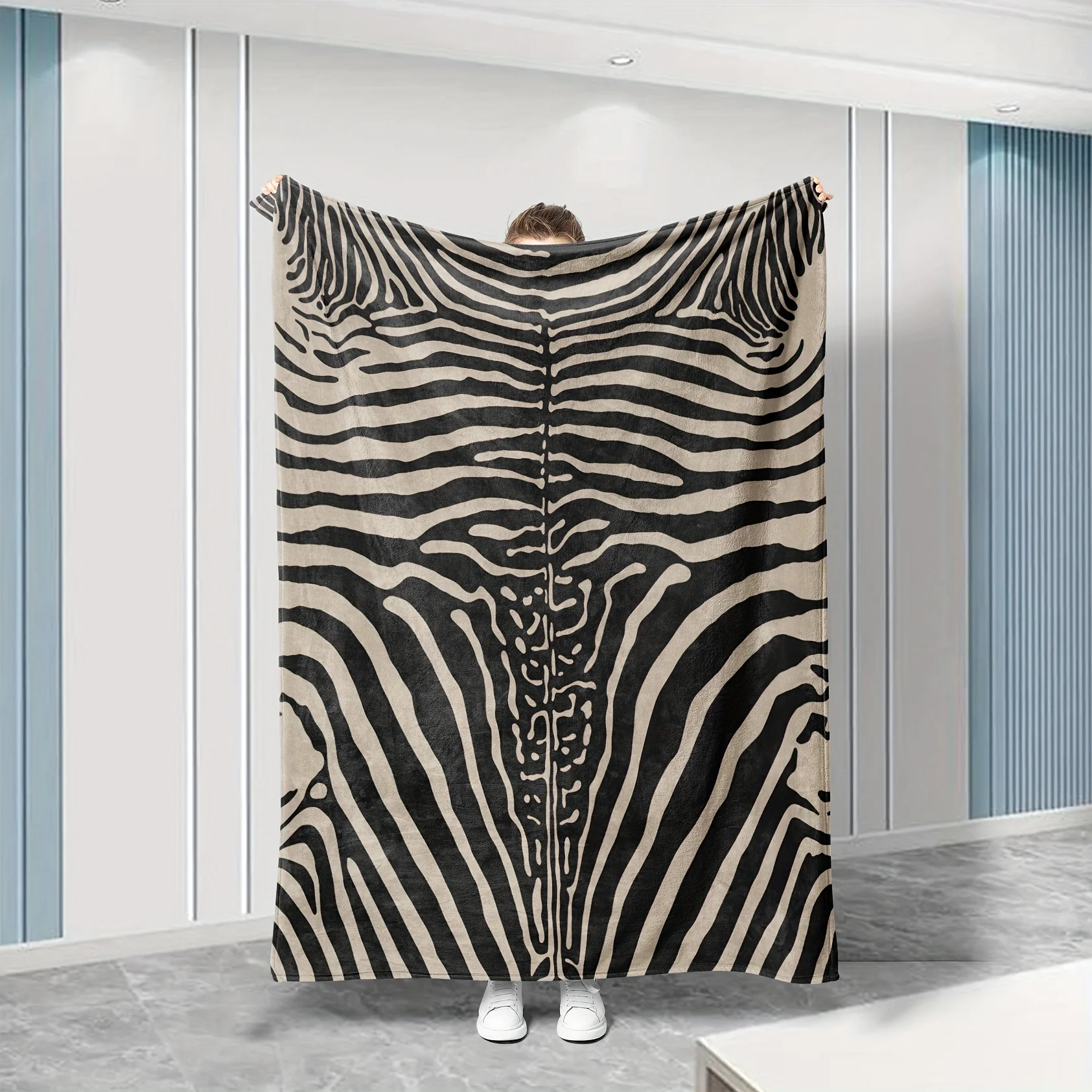 Luxurious Zebra Print Throw Blanket Polyester Fleece Sofa Couch Decor Cozy Plush Flannel Bedding Winter Gift for Home and Living