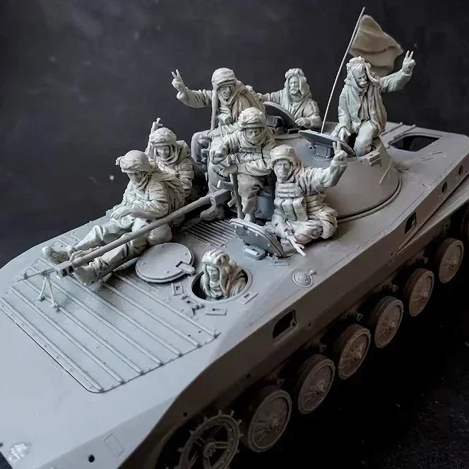 

1/35 набор моделей из смолы, бесцветная и самособранная фотография