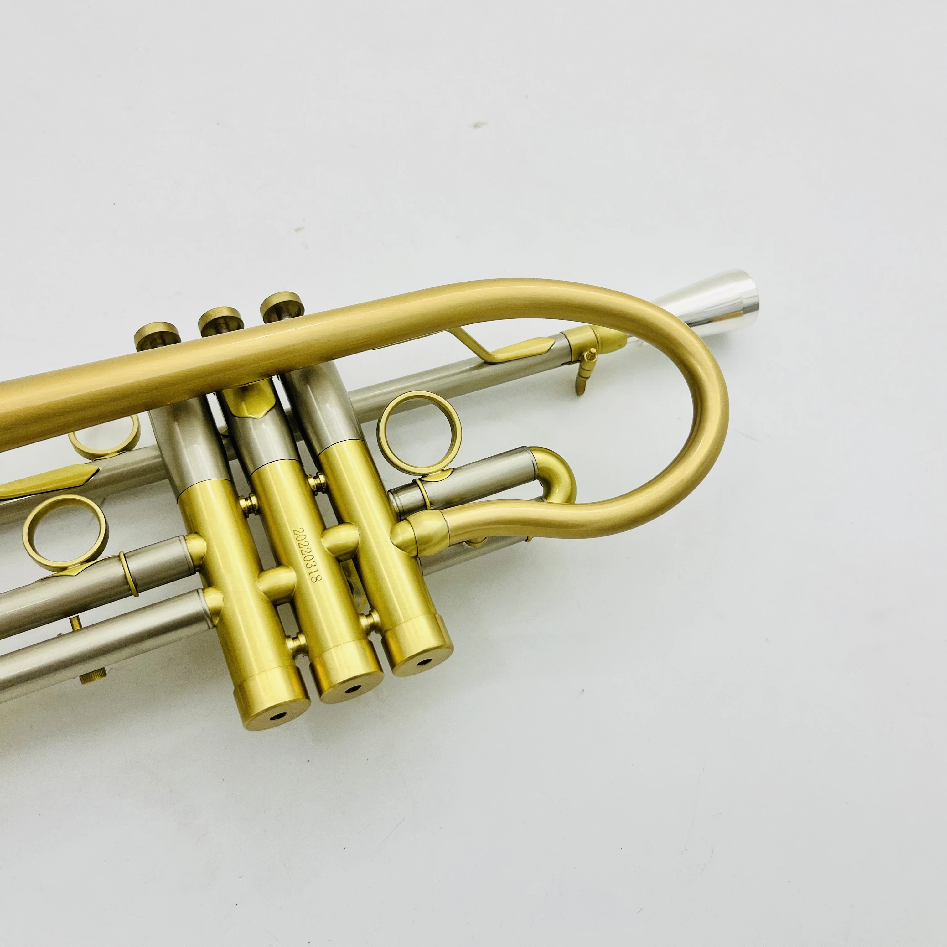 High Quality Bach Logo Trumpet Bb Tune Gold Copper Material With Case Accessories Free Shipping