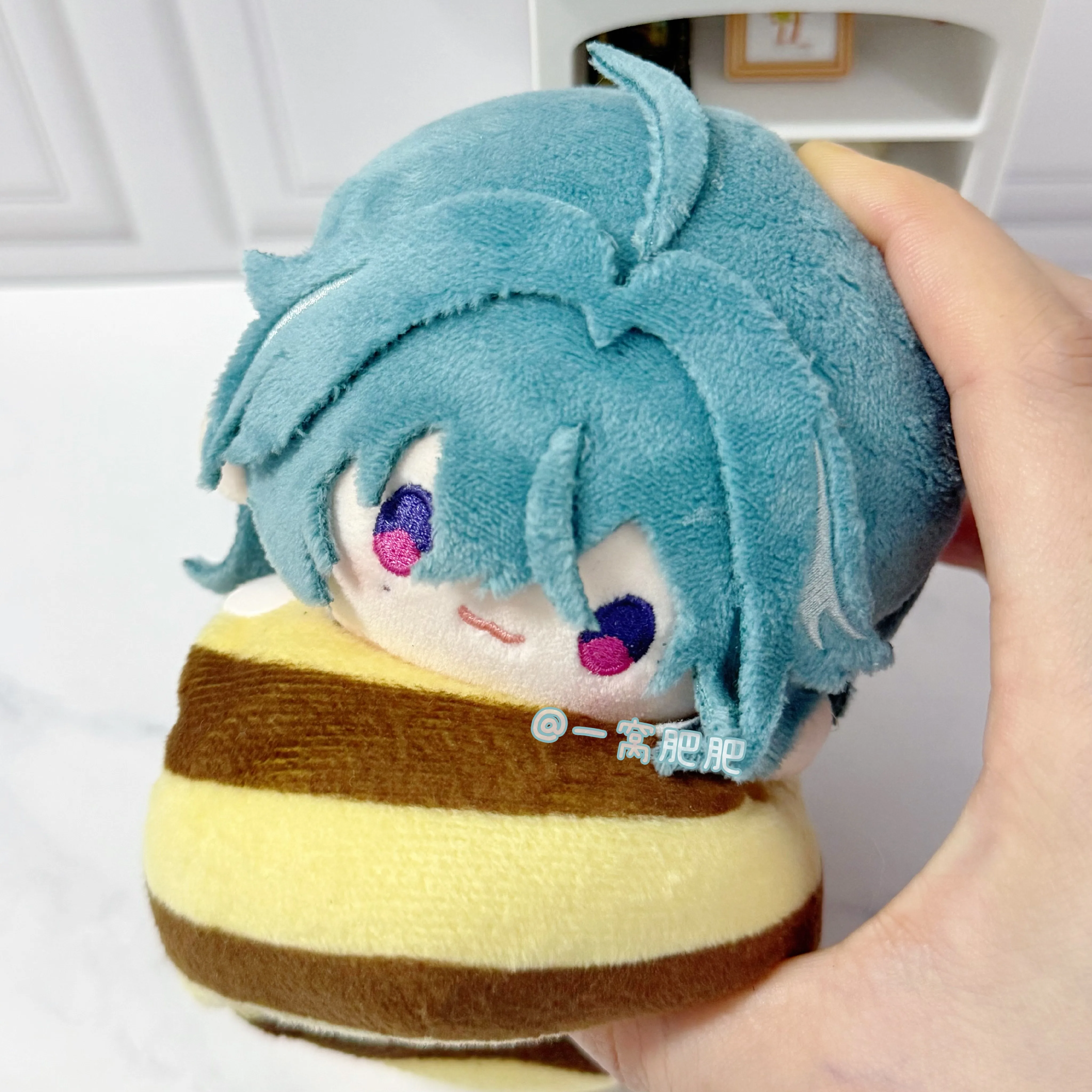 Genshin Impact Lohen Anime Keychain, 10cm Cosplay Backpack Pendant, Birthday Gift for Fans