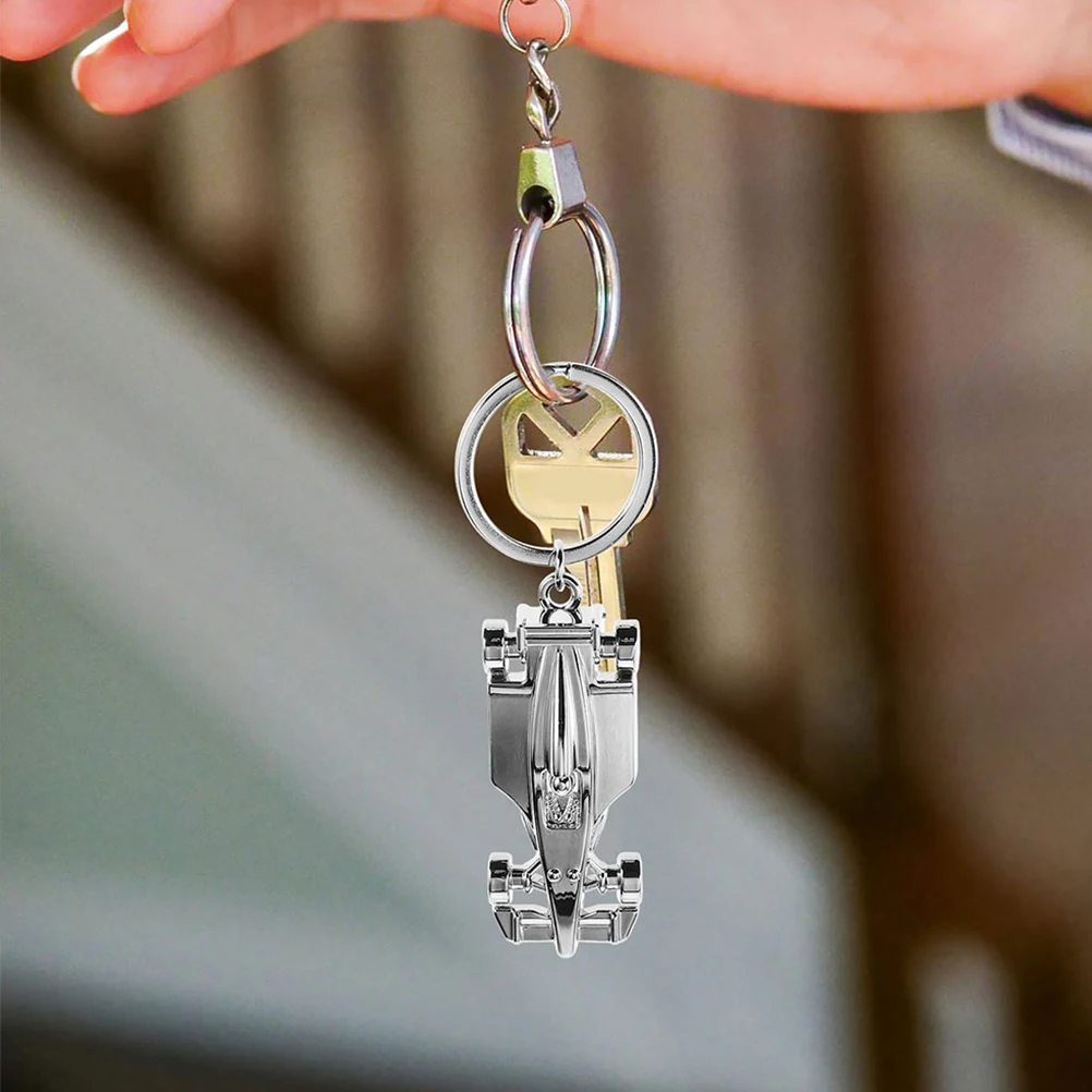 2 ชิ้นรถแข่งพวงกุญแจโลหะผสมสังกะสีที่ทนทานการออกแบบที่หรูหราอเนกประสงค์ใช้ขนาดกะทัดรัดน้ําหนักเบาไอเดียของขวัญผู้ถือกุญแจรถ