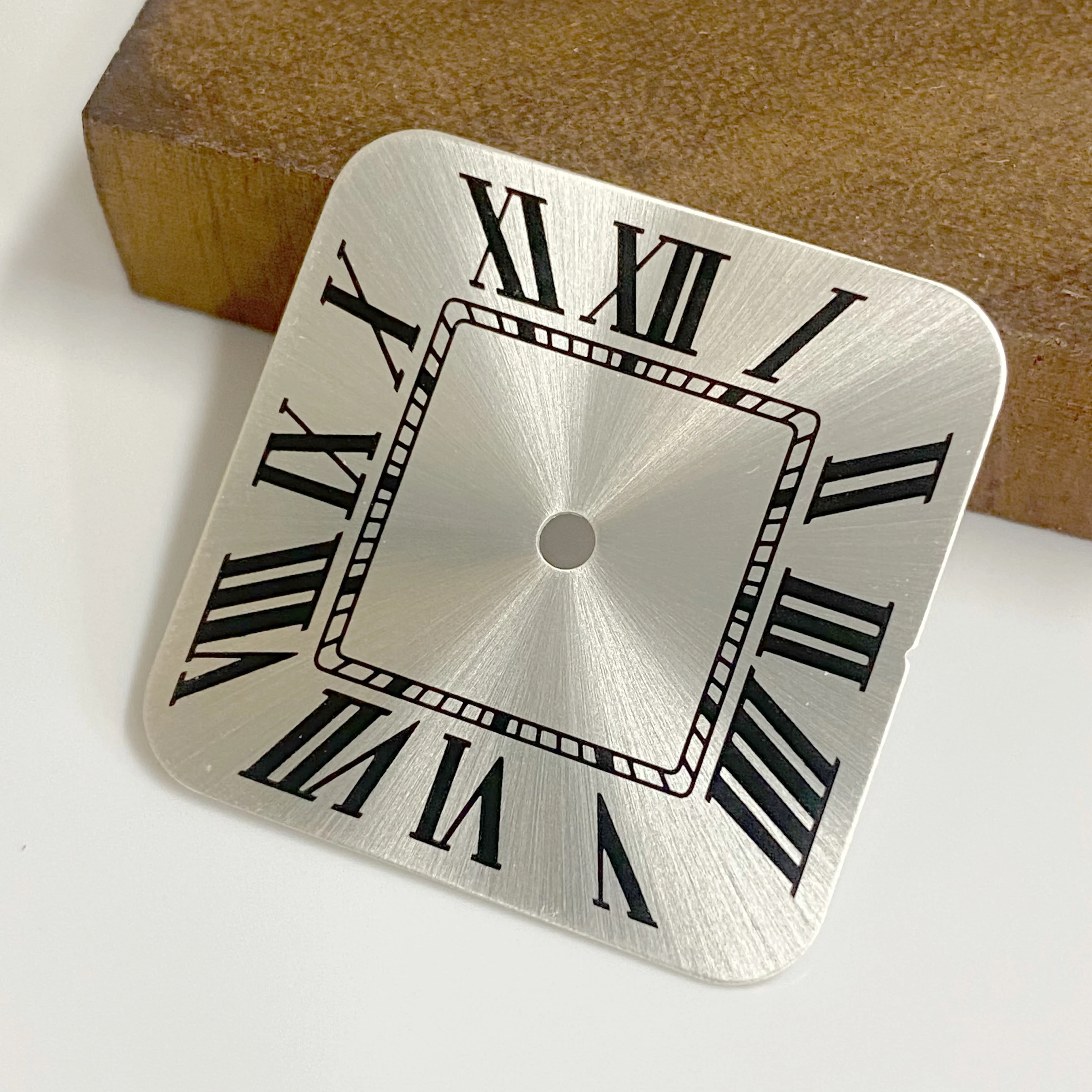 Квадратный циферблат 27 мм с функцией даты/без функции даты. Положение на 3 часа. Положение на 6 часов подходит для механизма NH35 NH36.