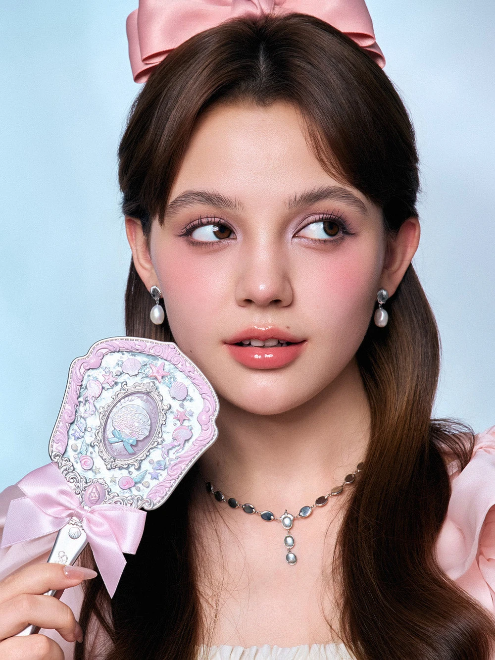 Flower Knows 2025 Shell Jewel Handspiegel Luxe Parel Ontwerp Draagbare Compacte Make-upspiegel voor Vrouwen Schoonheid