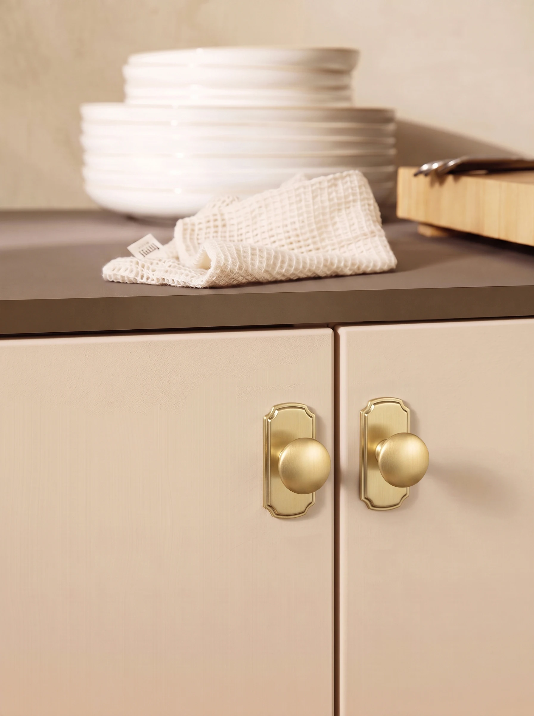 6 Pack Cabinet Knobs Antique Brass Drawer Knobs with Plate Zinc Alloy Kitchen Cabinet Hardware - Vintage Brass Single Screw Cabinet Pulls Solid Dresser Handles with Spacer