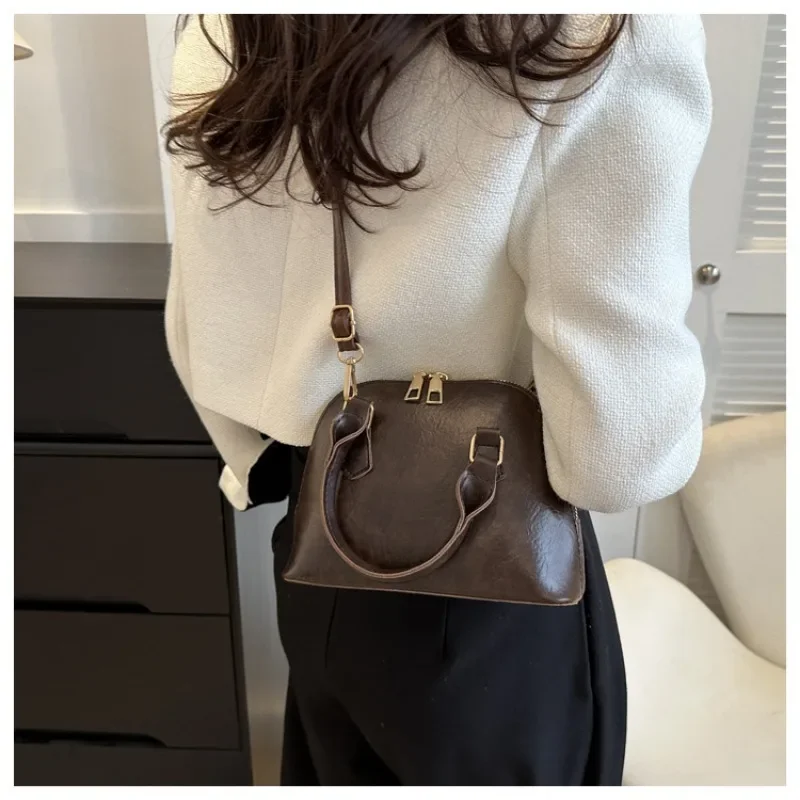 Popular Simple Crossbody Bag Retro Casual in Winter New Fashion Shoulder Bag Foreign Texture Slung Shell Handbag Shoulder Bag