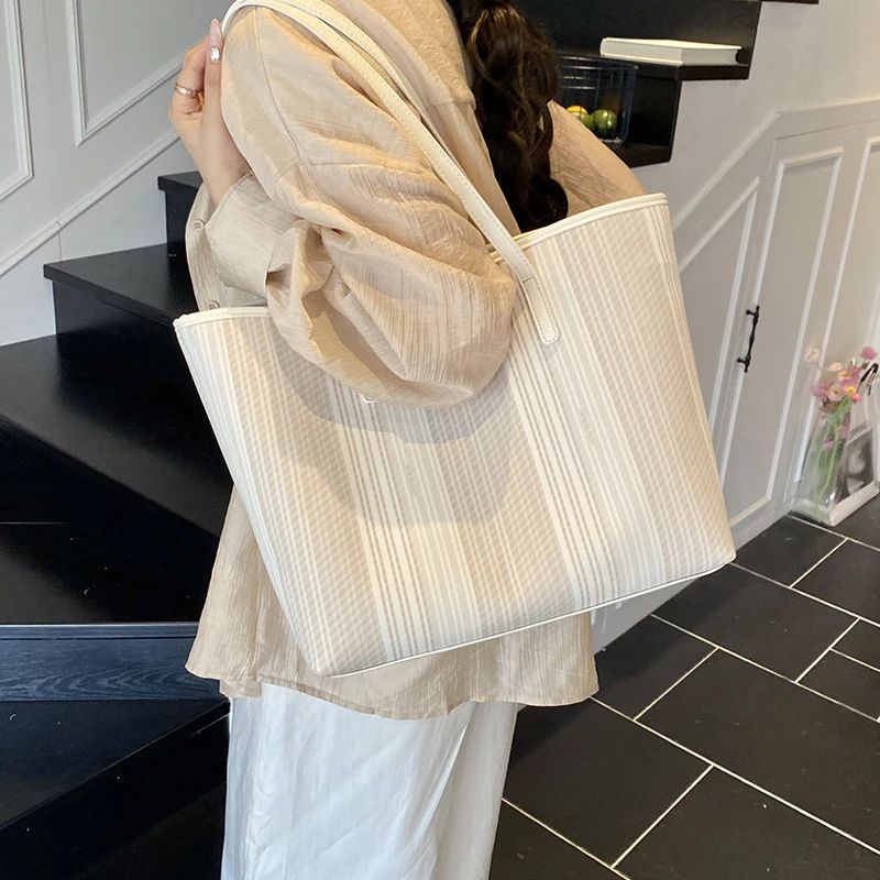 

Luxury Women High End Leather Fashion Crossbody Bag Elegant Designer Shoulder Tote Handbag For City Lifestyle And Wear