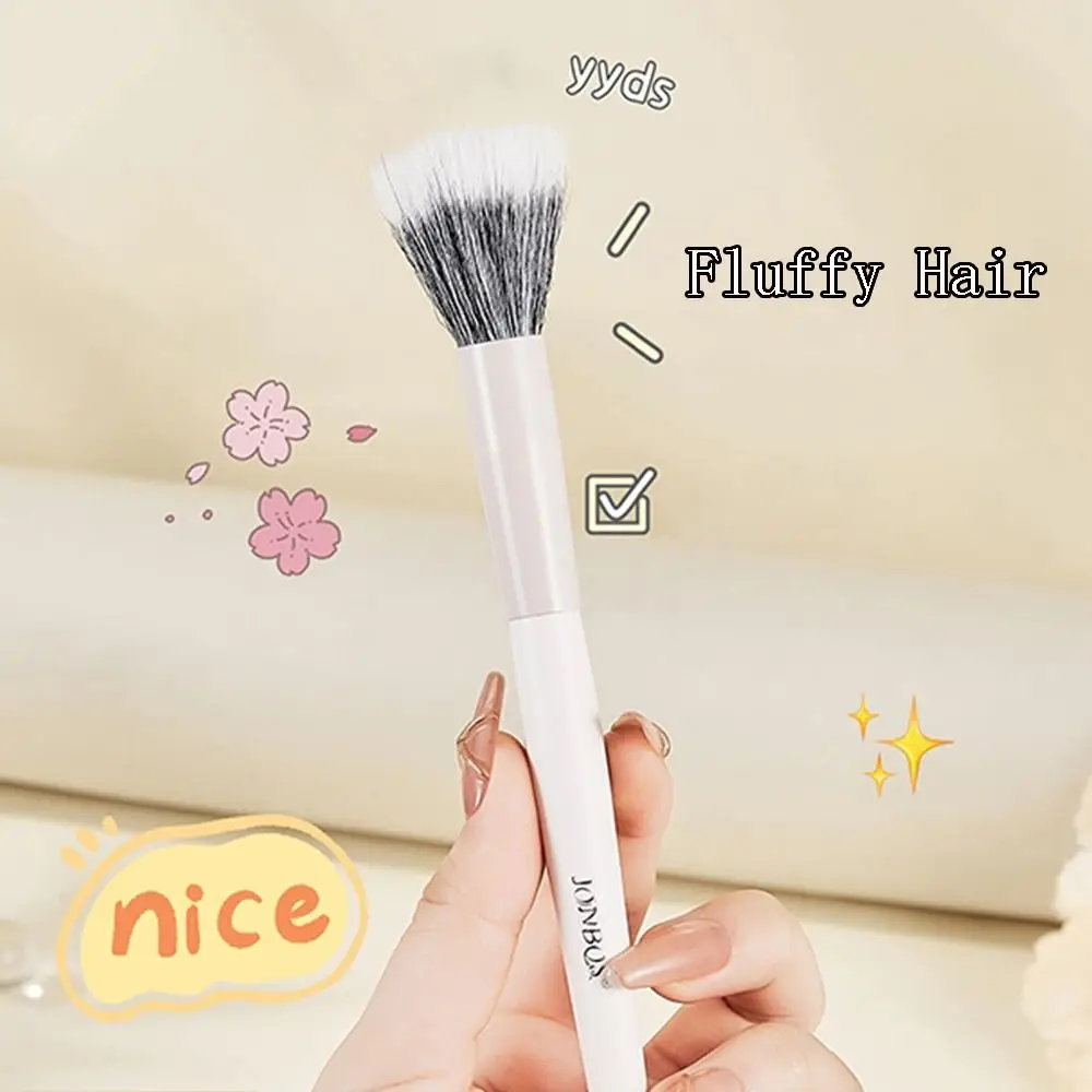 Hot Wooden Handle Blusher Brush Soft Fluffy Delicate Powder Brush Finely Easy to Use Face Makeup Tool Suitable for Beginners