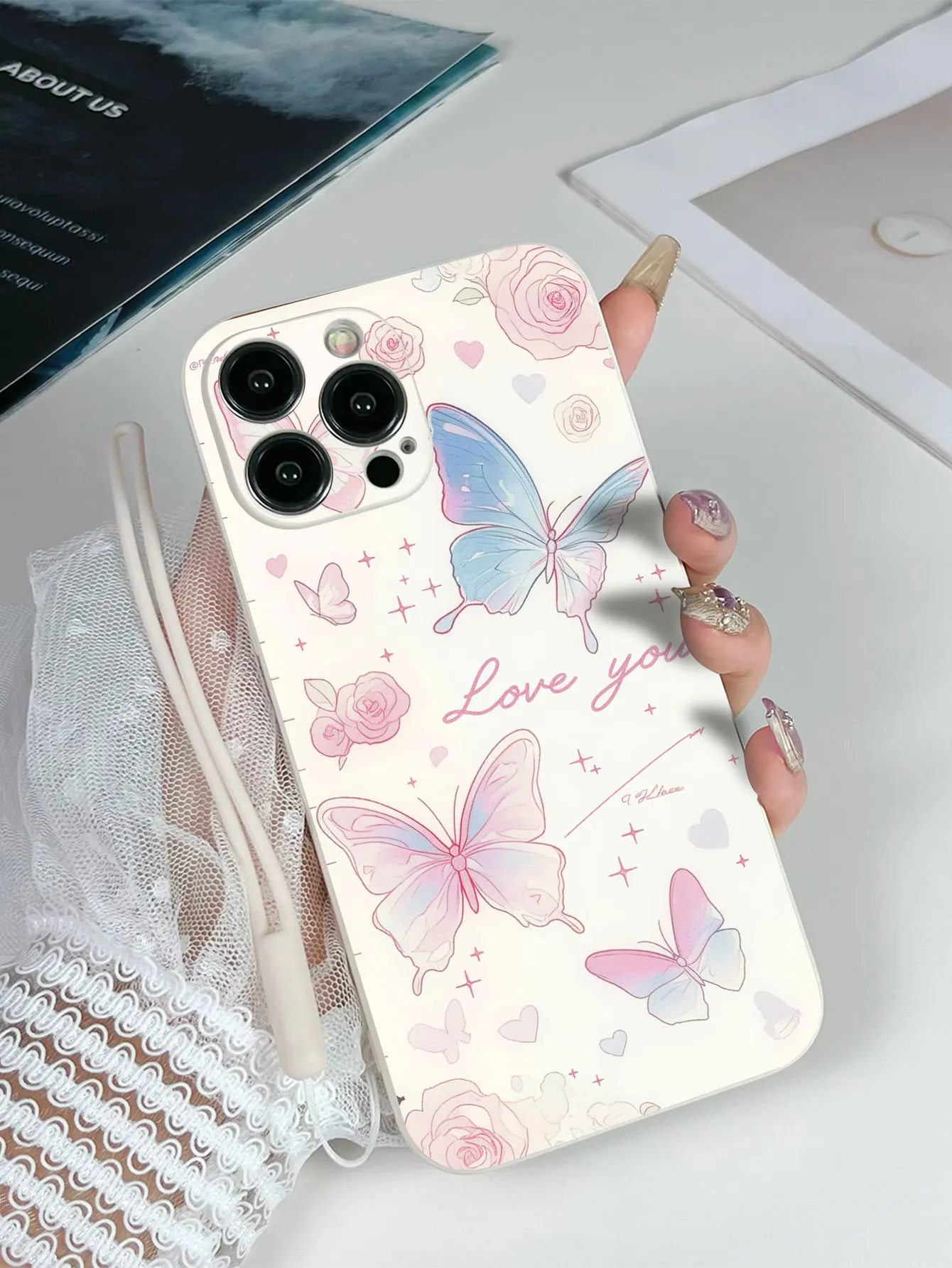 Custodia per telefono con cordino in silicone liquido quadrato di lusso con motivo a farfalla per iPhone 17 Pro Max 16 Plus 15 Pro 17Pro Cover posteriore Funda