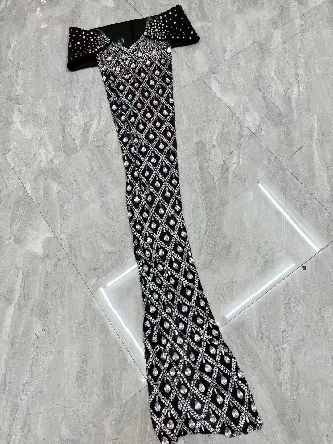 เพชร Celebrity Prom ชุดราตรีสีดําโปร่งใส Rhinestone ชุดยาวปิดไหล่คริสตัล Stage ถ่ายภาพเครื่องแต่งกาย