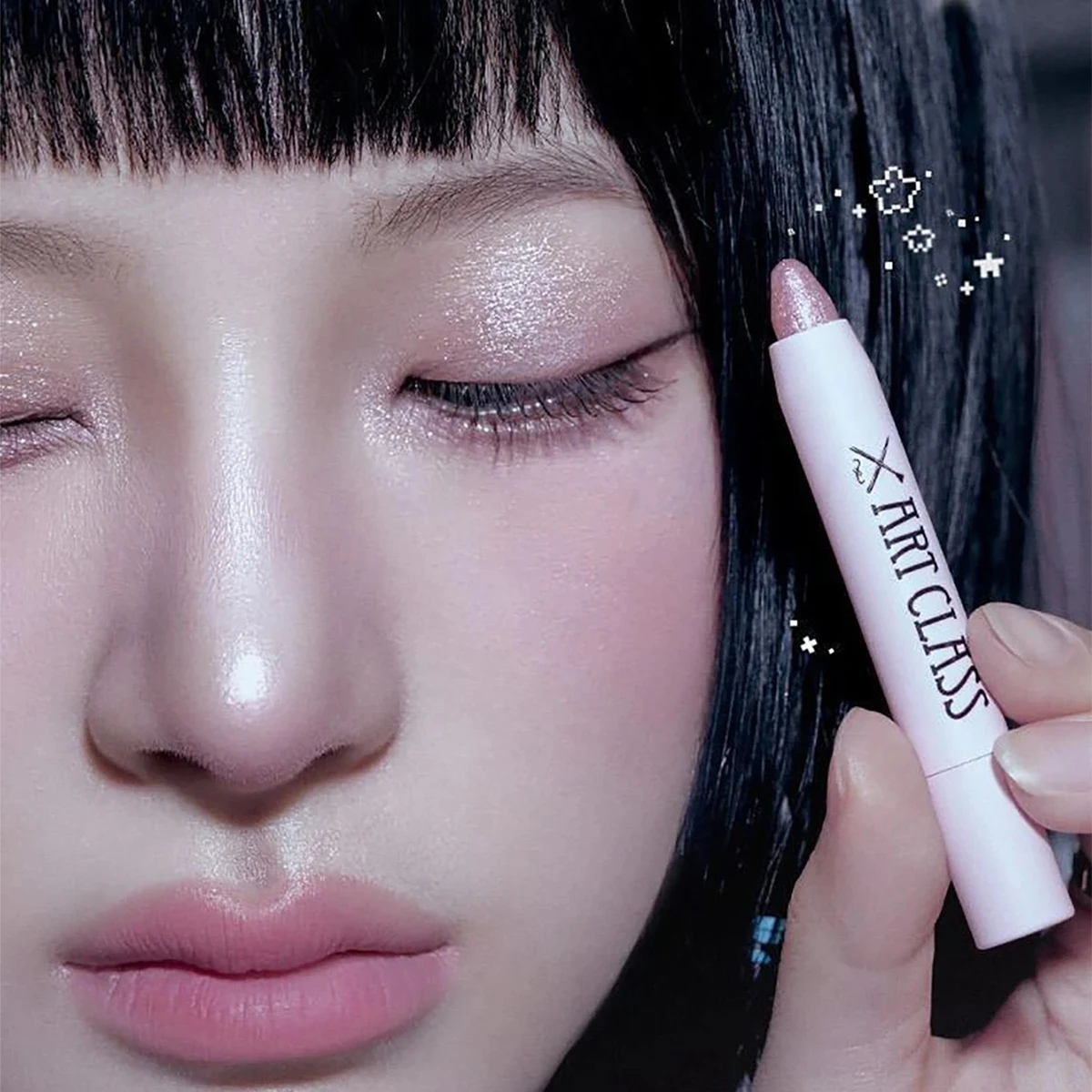 学校の美術教室にはあまり向いていない、アイグリッツ、ファインシマー、グリッタークリームテクスチャー、3Dハイライト、パーティーメイク、Kビューティー、韓国メイク