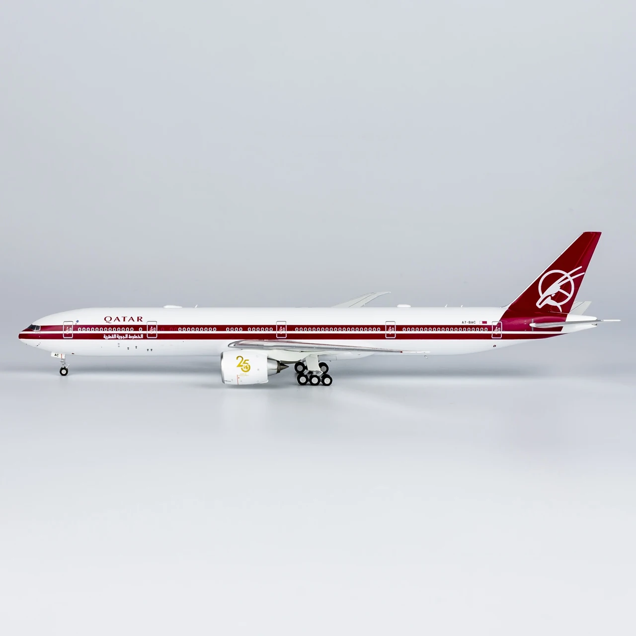 QTR022 Alloy Collectible Plane Gift NG Model 1:400 Qatar Airways Boeing B777-300ER Diecast Aircraft Jet Model A7-BAC