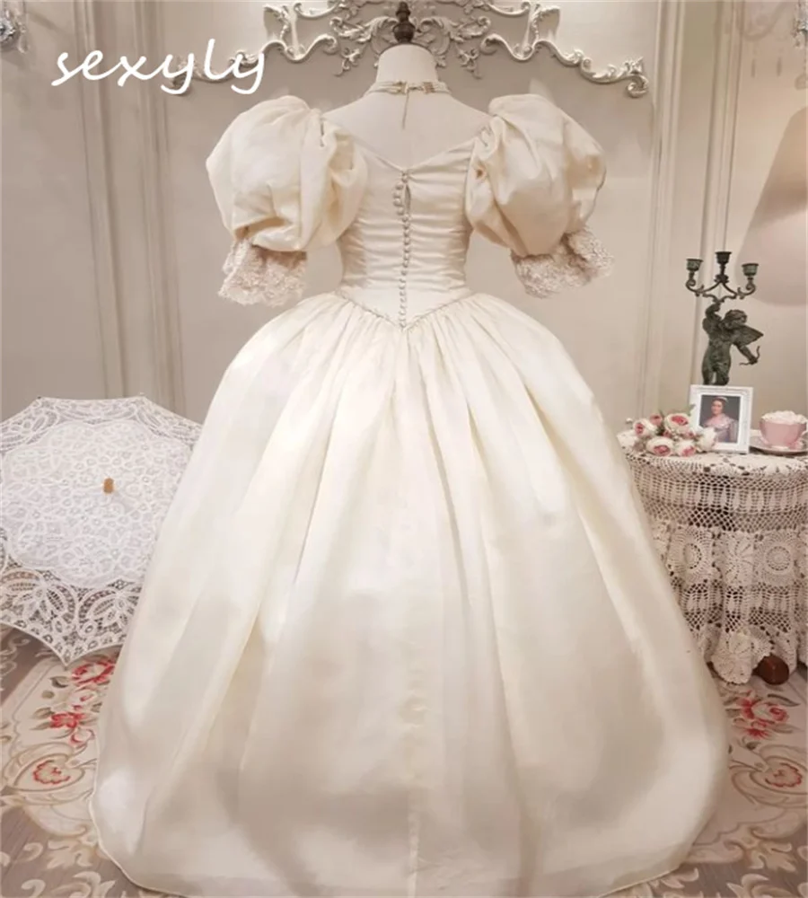 Victorian Gothic Beige Wedding Dress Renaissance Medieval 2023 With Short Sleeves Court Country Bridal Gowns Lace Castle Bride