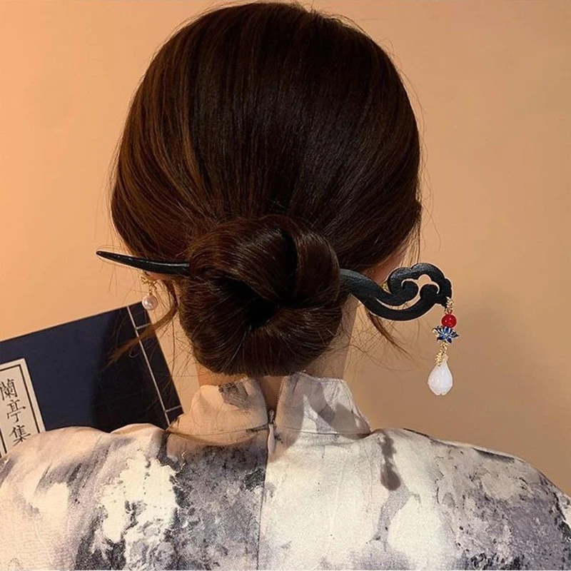 Neuer chinesischer Retro-Haarnadel mit schwarzen Holzblumen und Quasten für Damen, Haarspange im neuen chinesischen Stil, Haaraccessoire-Geschenk – Detail 2