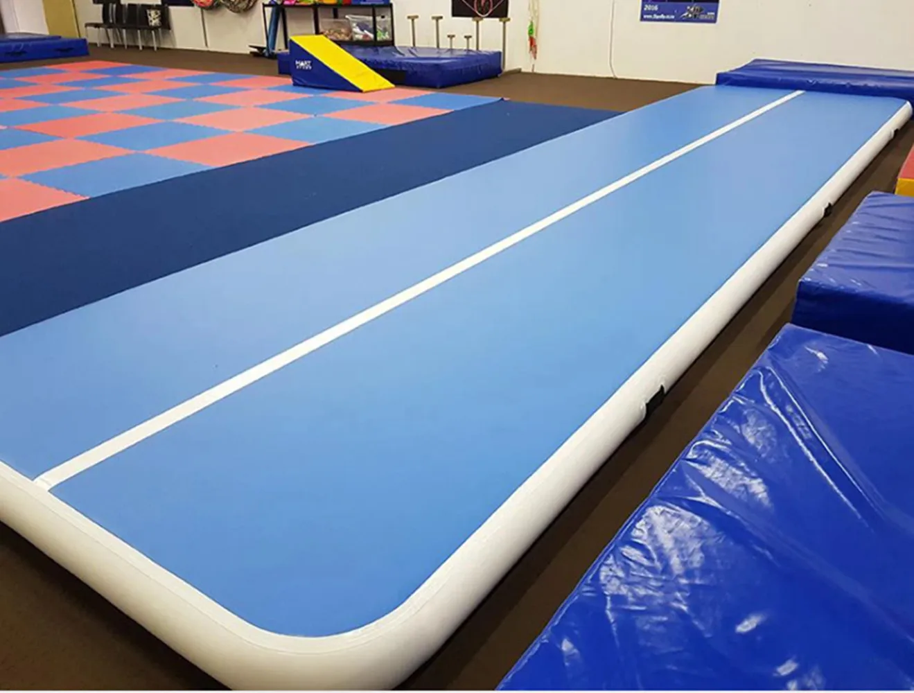 

Free Shipping 10*2*0.2m Inflatable Gymnastics Airtrack Tumbling Mat Air Track Floor Mats with Pump for Use Training/Cheerleading