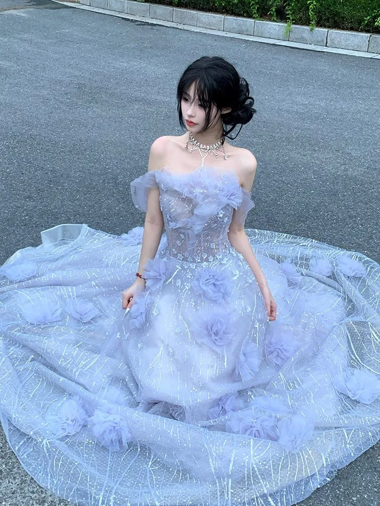 Zware industrie blauw licht luxe minderheid Student Day komende ceremonie kunstonderzoek jurk