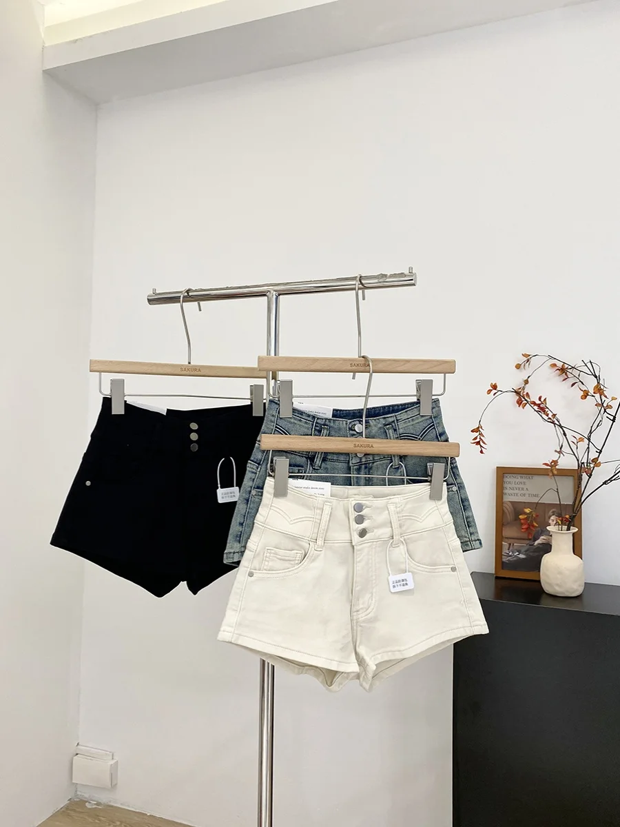 

Весна 2025: Модные женские укороченные джинсы с низкой посадкой и широкими штанинами, корейский стиль, компактные шорты-хотпэнты, стройнящие фигуру