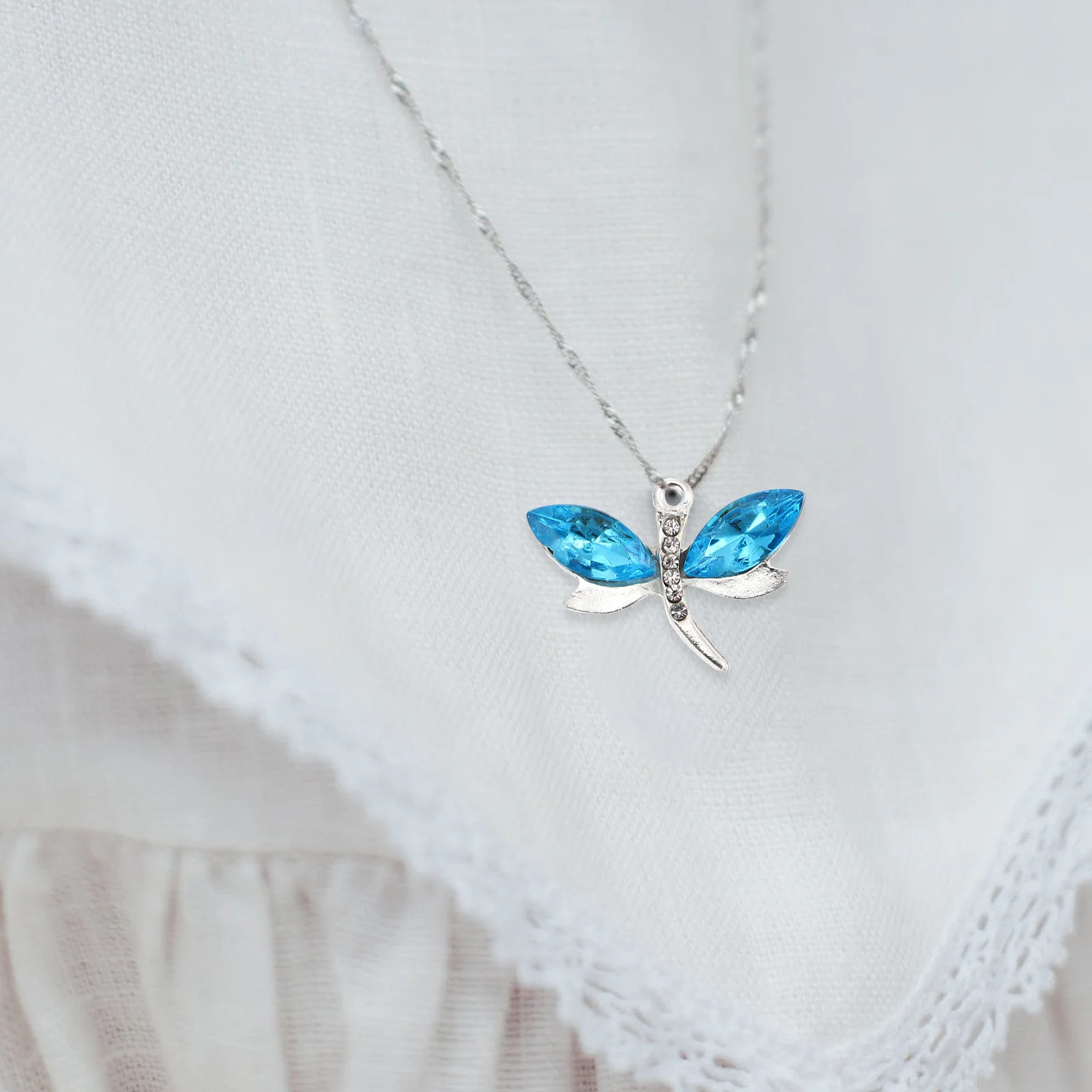 

30 Pcs Dragonfly Shaped Charms Jewelry Making Pendants Lightweight Creative Earring Necklace Decorative Resin