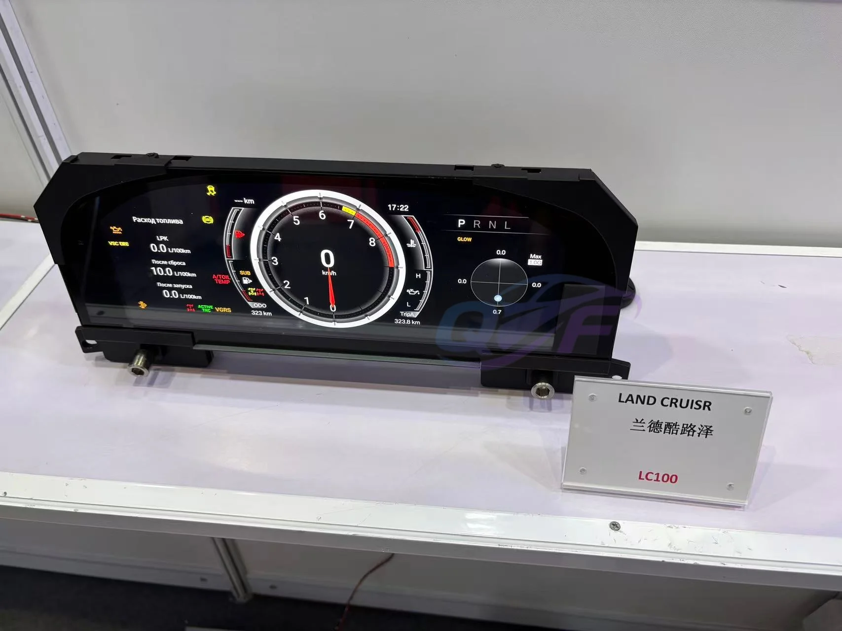 The In-car Multimedia GPS Video Player, DSP Instrument Panel and Carplay Screen Have Been Upgraded to Land Cruiser LC200