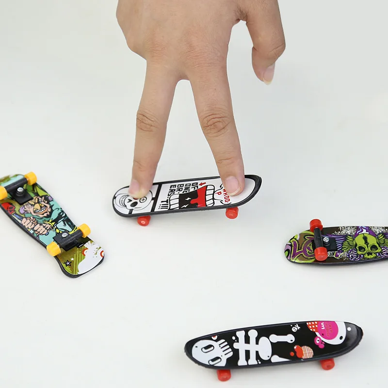 10 stks/zak Mini Plastic Vinger Skateboard Vinger Board Vinger Scooter Kinderen Speelgoed Cool Stuff Gadgets Feestartikelen Creatief Cadeau Speelgoed