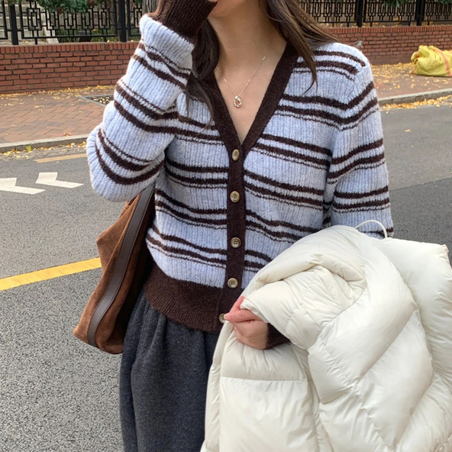 

Women's V-ne Knitted Sweater Chic Autumn Winter Stripe Color Blo Long Sve Loose Fit Cardigan Sle Inner Wear Top