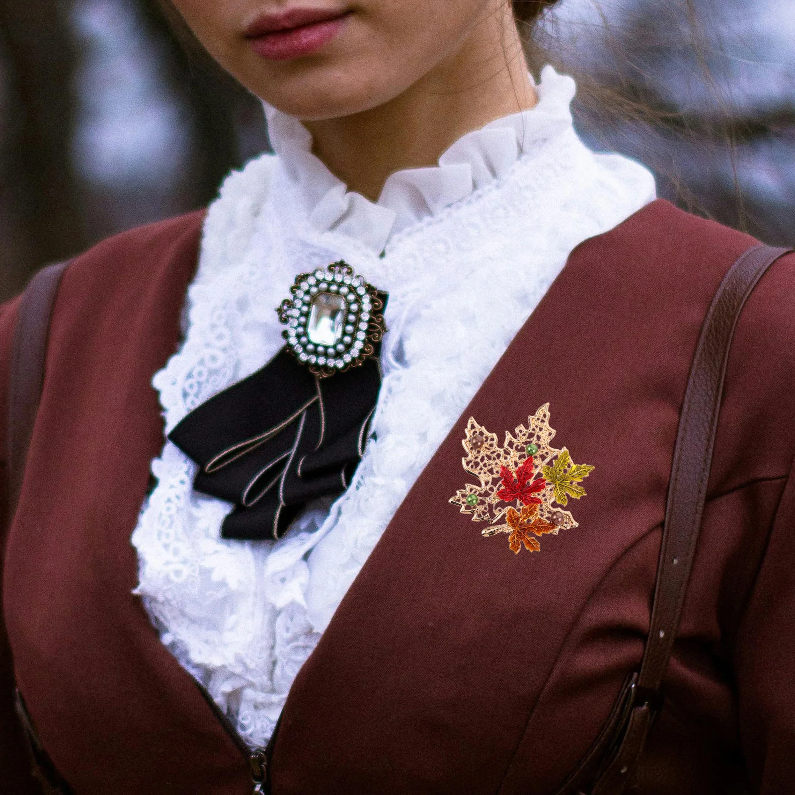 

2 Pcs Fashionable Maple Brooch Thanksgiving Leaf Metal Apparel Pin Alloy Sweater Clasps for Women