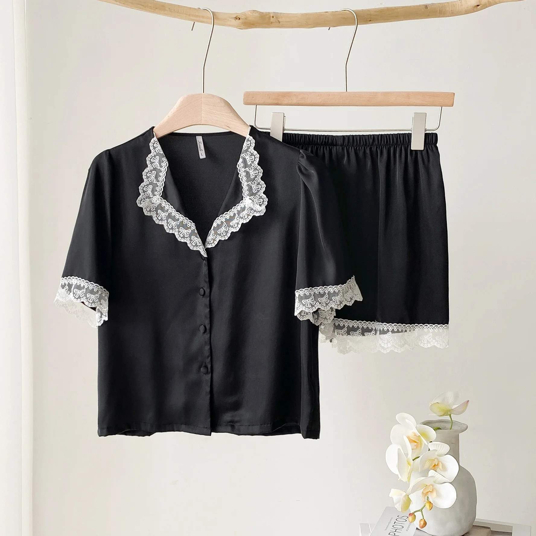 

Пикантная кружевная Пижама с V-образным вырезом, Женская домашняя одежда, Интимный Женский костюм, летняя атласная пижама 2 шт., свободный Женский комплект