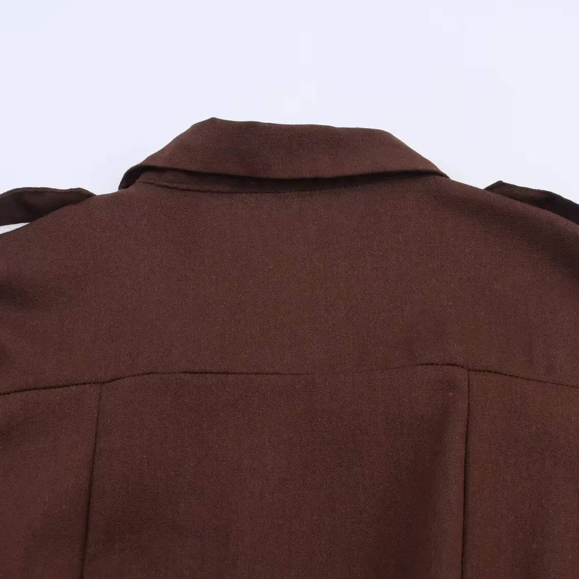 Długa sukienka z dekoltem w serek, z paskiem, z wysokim stanem, rozkloszowana, z poliestru, do pracy, podstawowa, jednoczęściowa.