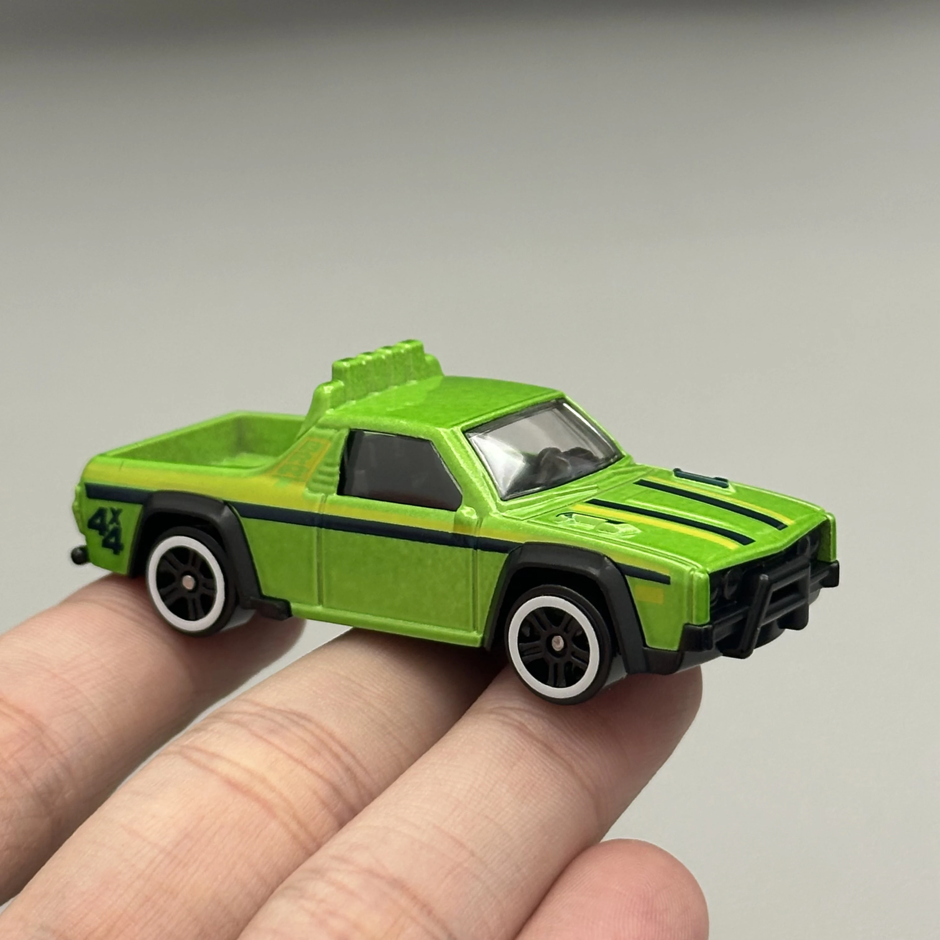 1/64 Diecast Alloy Pickup Truck Model 4x4 Off Road Style Metal Body Mini Vehicle Collectible Toy Gift For Kids And Collectors image 4