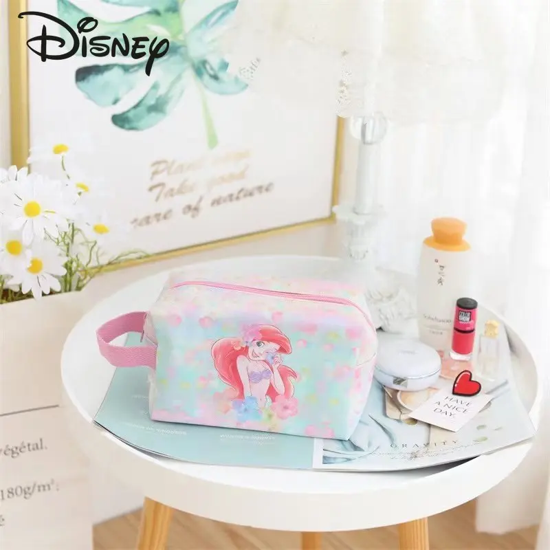 Disney New Makeup Bag Fashion borsa portaoggetti portatile leggera di alta qualità Cartoon Love borsa da viaggio multifunzionale