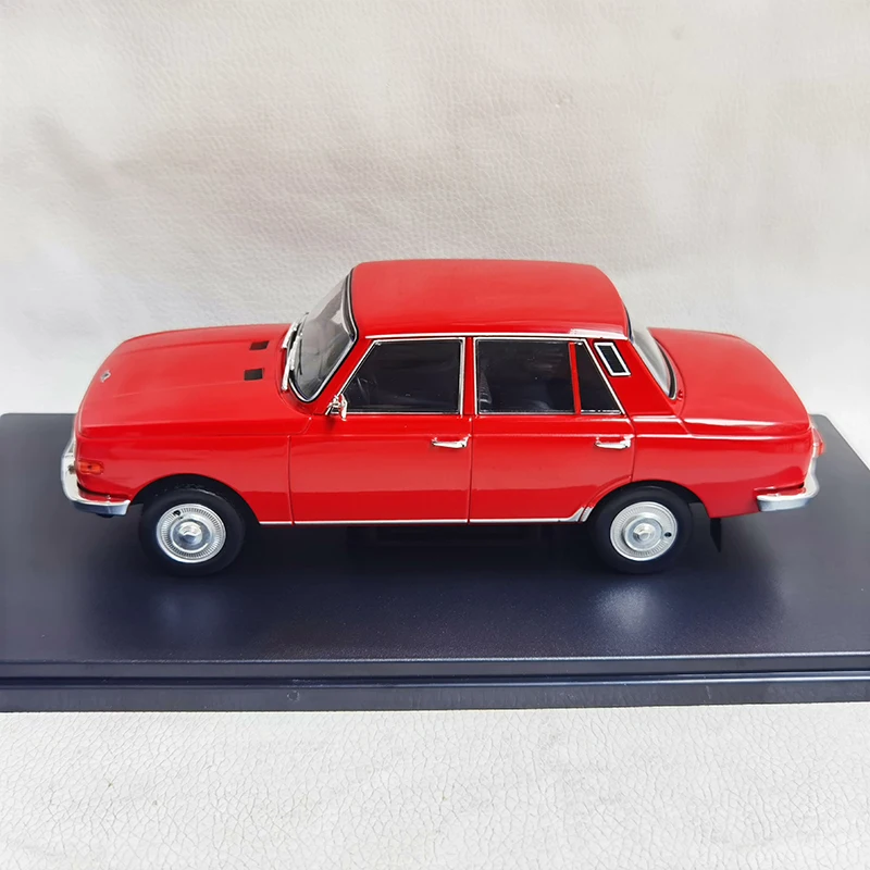 Diecast 1:24 Scale Wartburg 353 Car Alloy Simulation Car Model Toy Collectible Ornaments