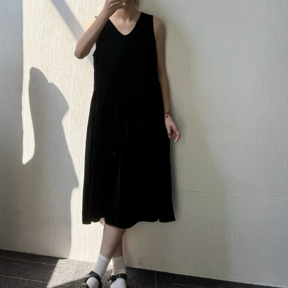 أزياء الخريف النسائية السوداء 30% التوت الطبيعي الحرير المخملية بلون فاتح فاخر سليم صالح جولة الرقبة فستان ريترو