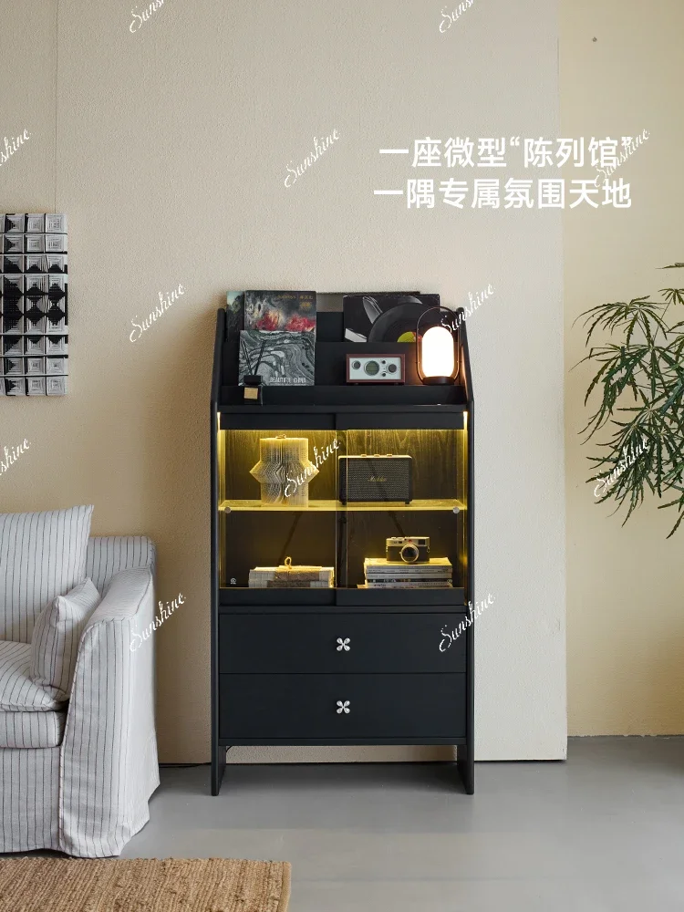 

Гостиная у стены Шкафчик Сюрприз ветер Черный диван из массива дерева Боковой шкаф Боковой шкаф