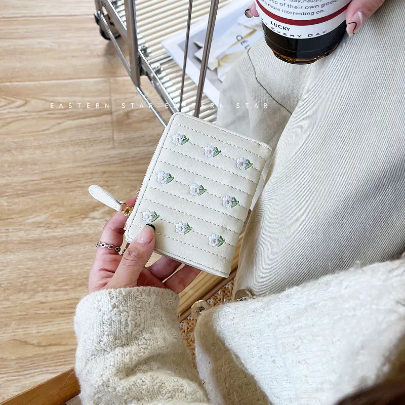 

Women Mini Cute PU Leather Short Wallet Cute Fashion Embroidery flower Coin Money Bag Ins Large Capacity Coin Purse bags