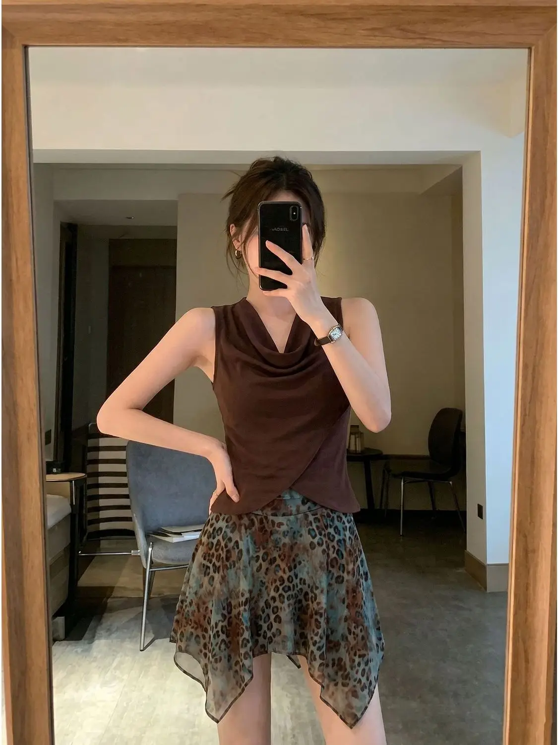 

Casual Sleeveless Vest Women's Commute Fashion Set Lightweight Elegant Pleated Top Bottoms Short Summer Outfit Ensemble
