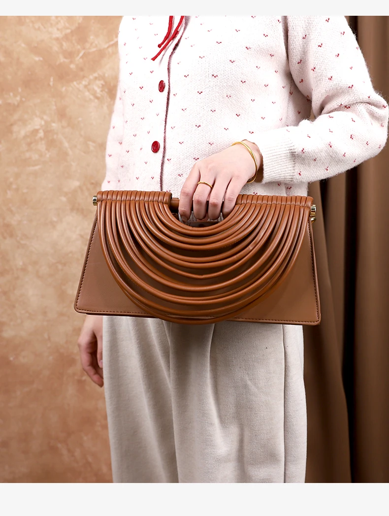 Die neue handgewebte Tasche mit Linienmuster von 2025 ist eine einzigartige, hochwertige, individuelle und modische Handtasche für Frauen. – Detail 11