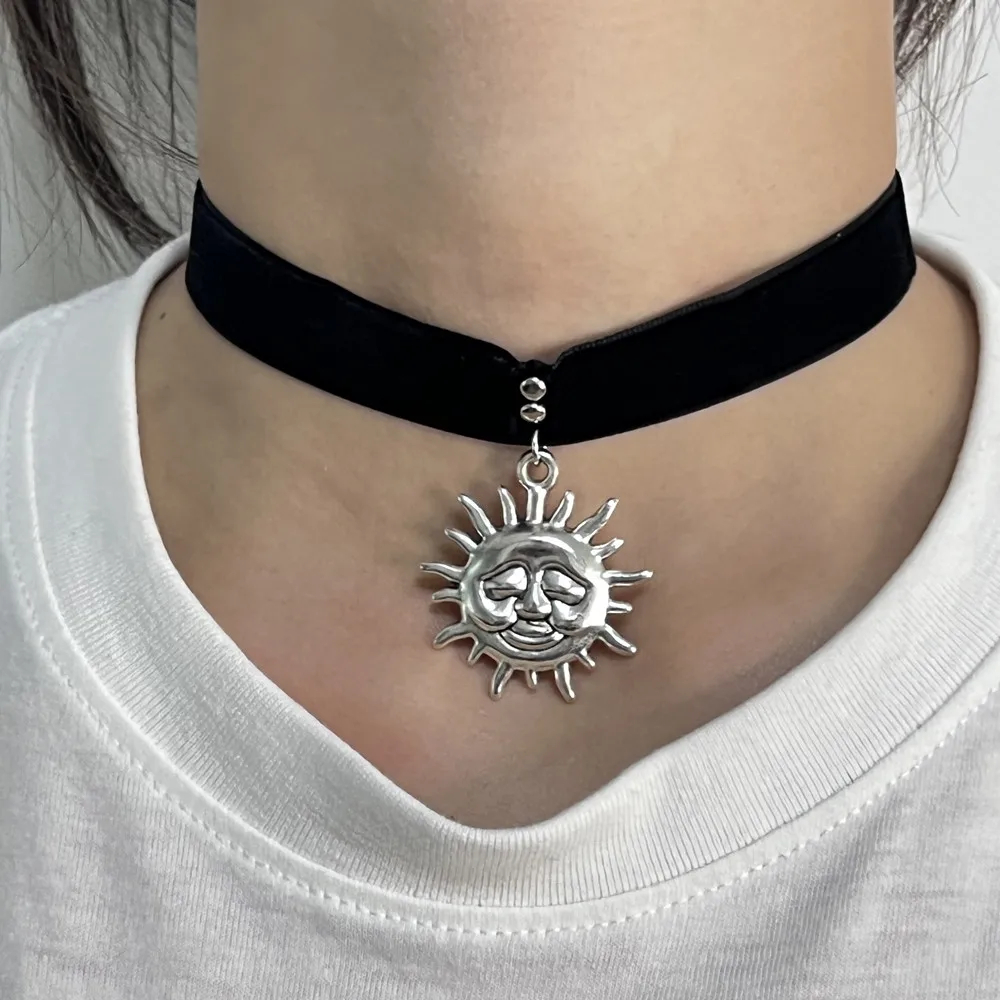 Movie Leon The Professional Cosplay Matilda Necklace Sun Pendant Punk Gothic Choker Chain Jewelry Accessories Halloween Prop